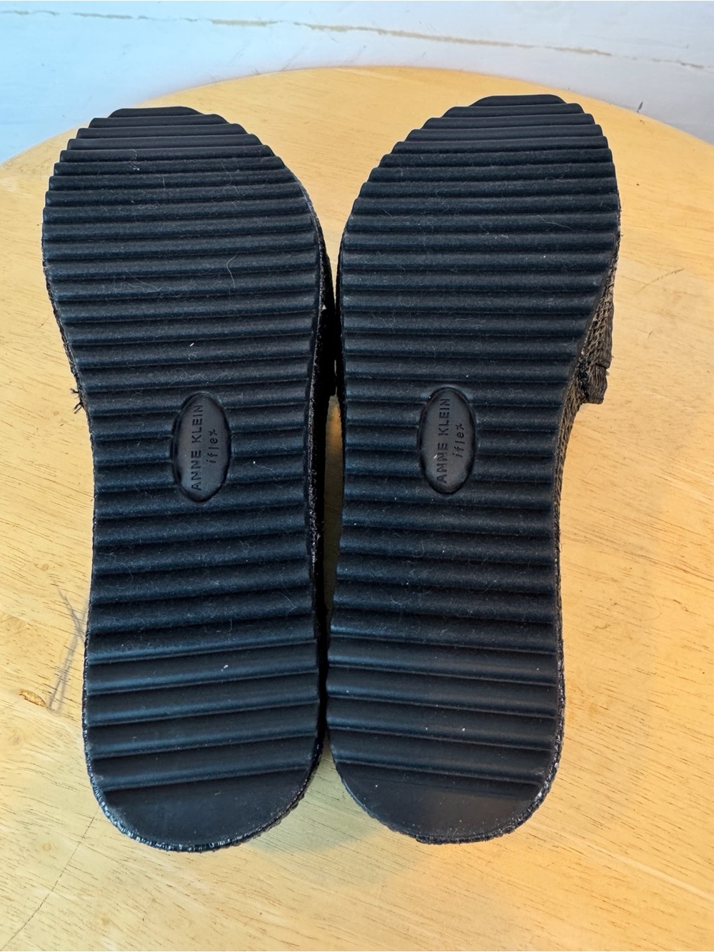 Anne Klein | Black iFlex Slide Sandal with Tortoise Shell Buckle, 8 - Picture 10 of 11